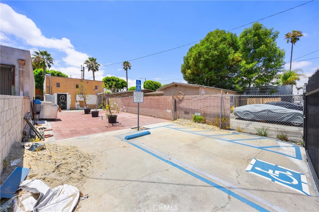 716 S Long Beach Blvd Property Photo 20