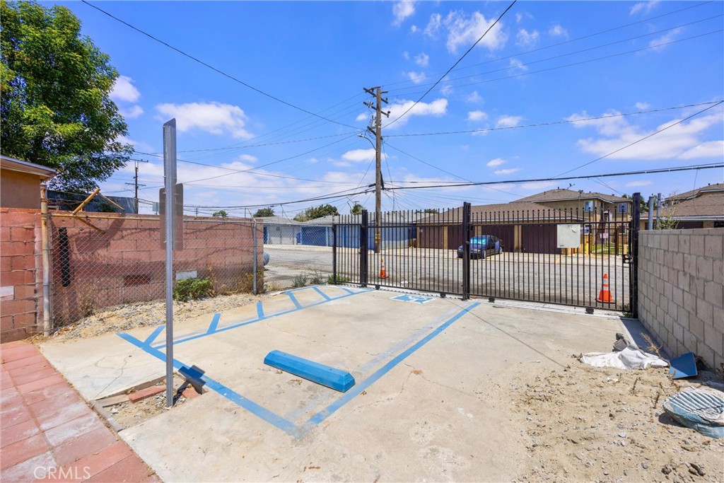 716 S Long Beach Blvd Property Photo 21