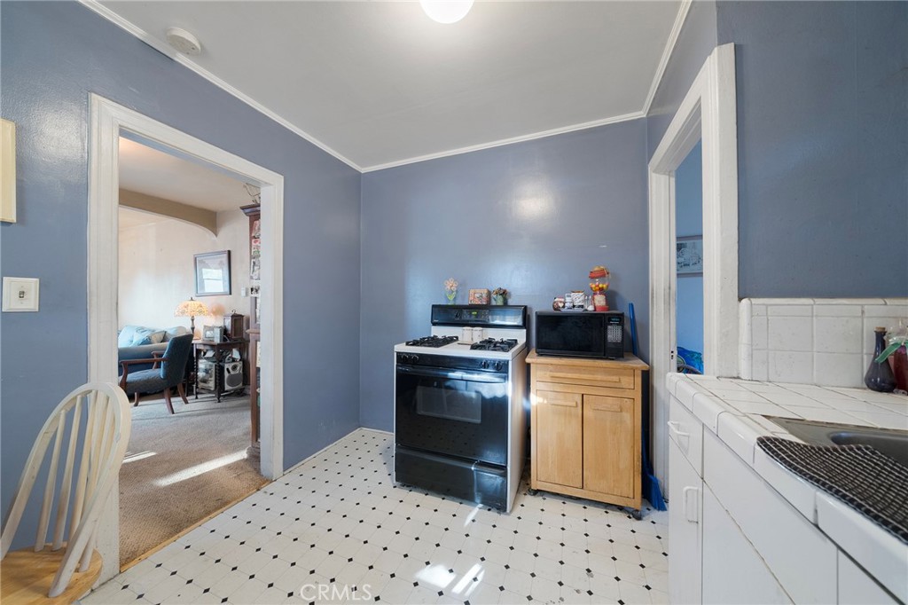 4928 Highland View Avenue Property Photo 12