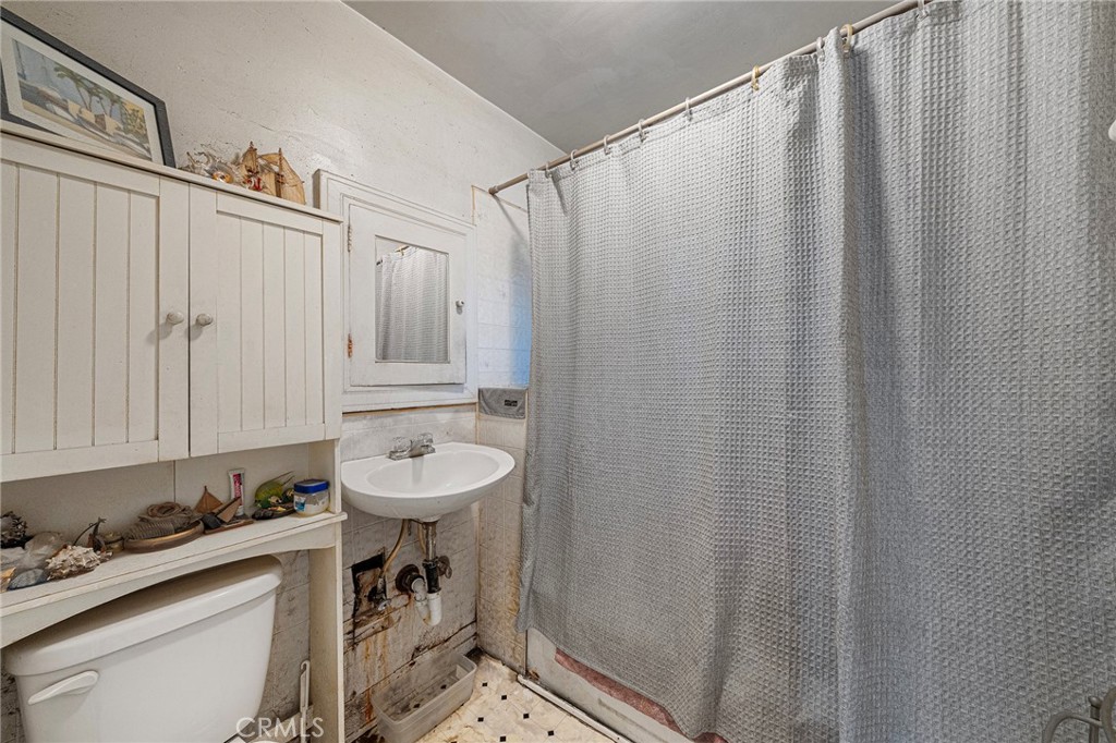 4928 Highland View Avenue Property Photo 15