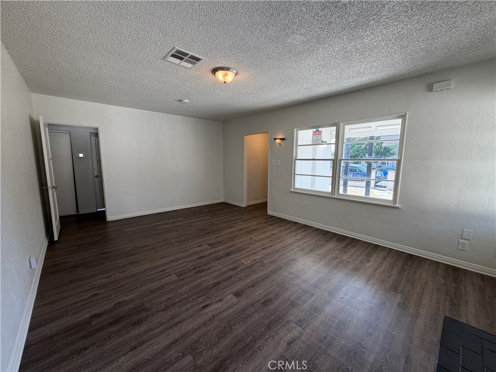 644 N Hagar Street Property Photo 6