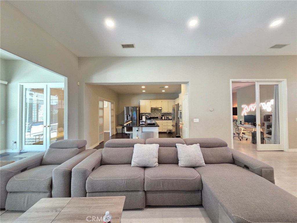 9430 Shadowgrove Property Photo 12