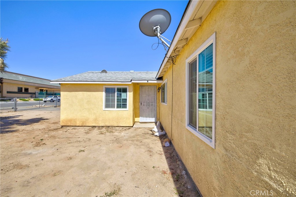 15990 Yucca Street B Property Photo 4