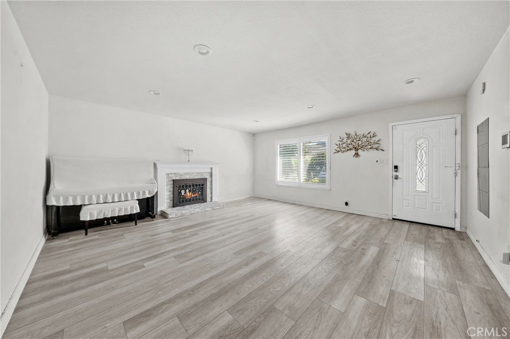1902 Kiowa Crest Drive Property Photo 3