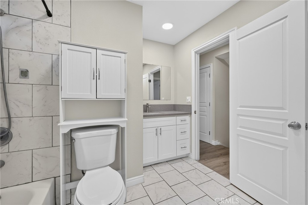 23547 Decorah Road Property Photo 23