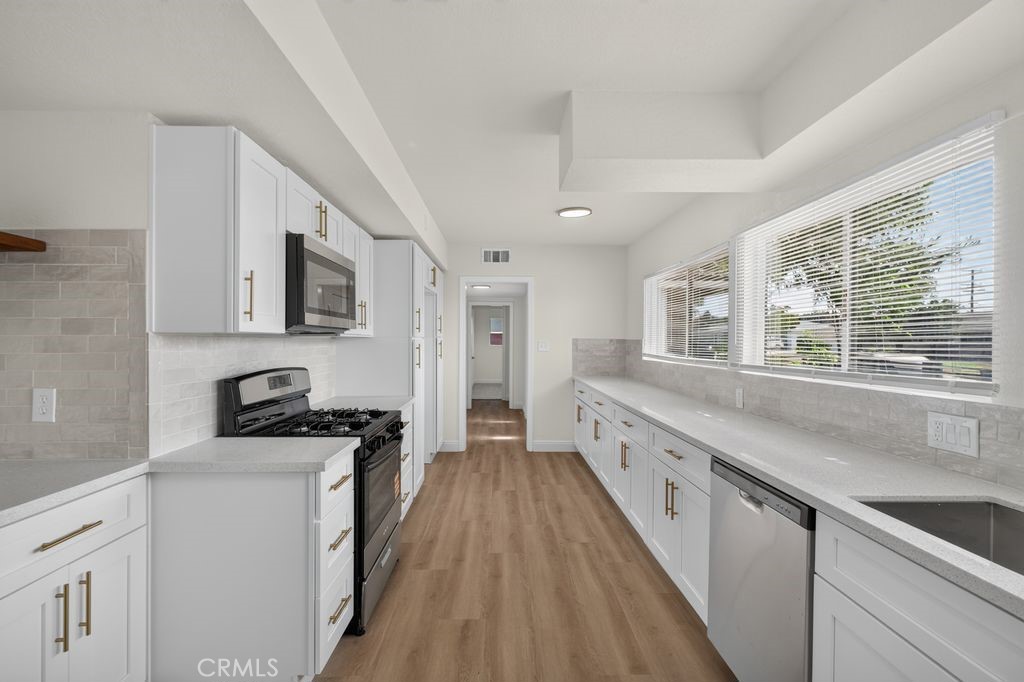 932 N Encina Property Photo 7