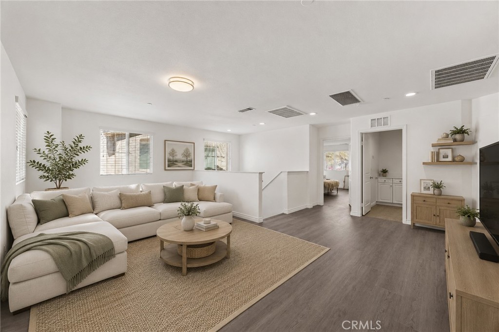 17044 Cerritos Property Photo 17