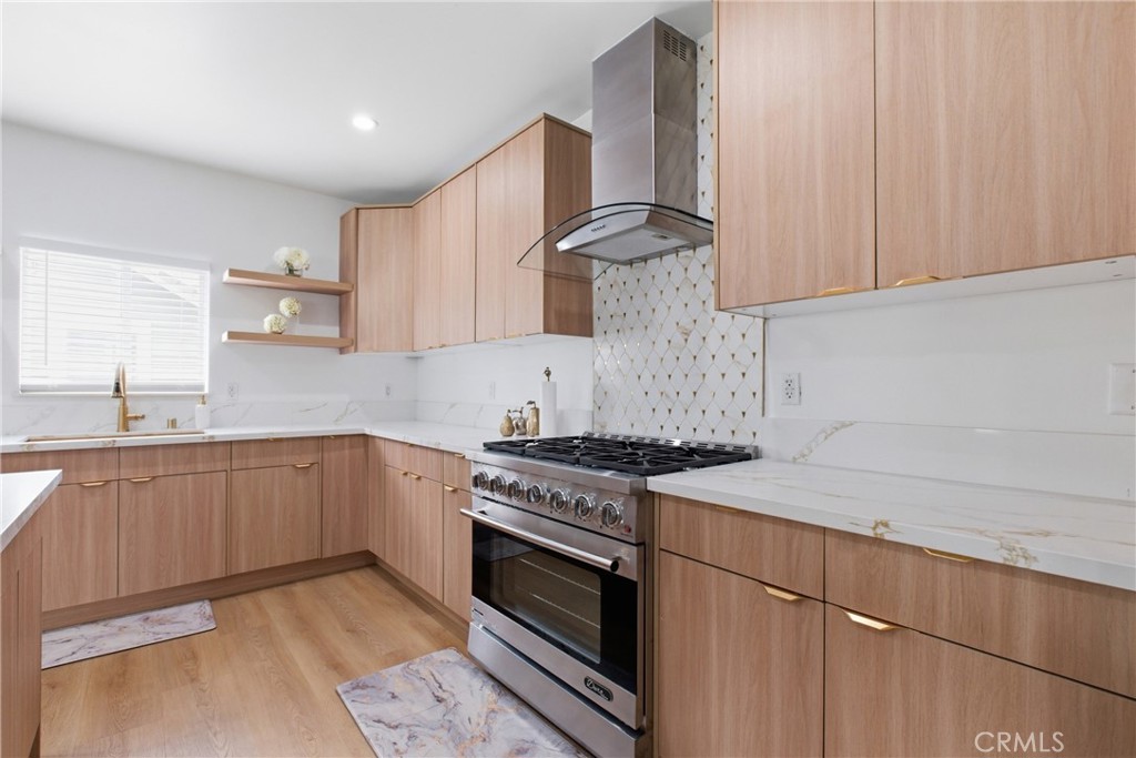 4207 S Van Ness Avenue Property Photo 8