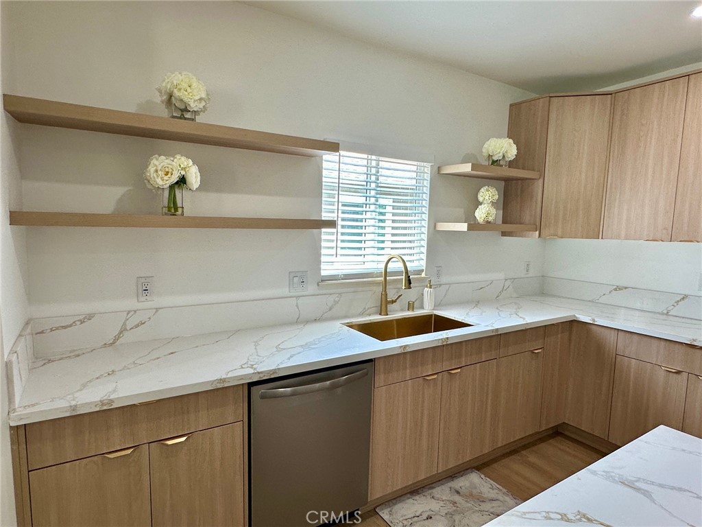 4207 S Van Ness Avenue Property Photo 11