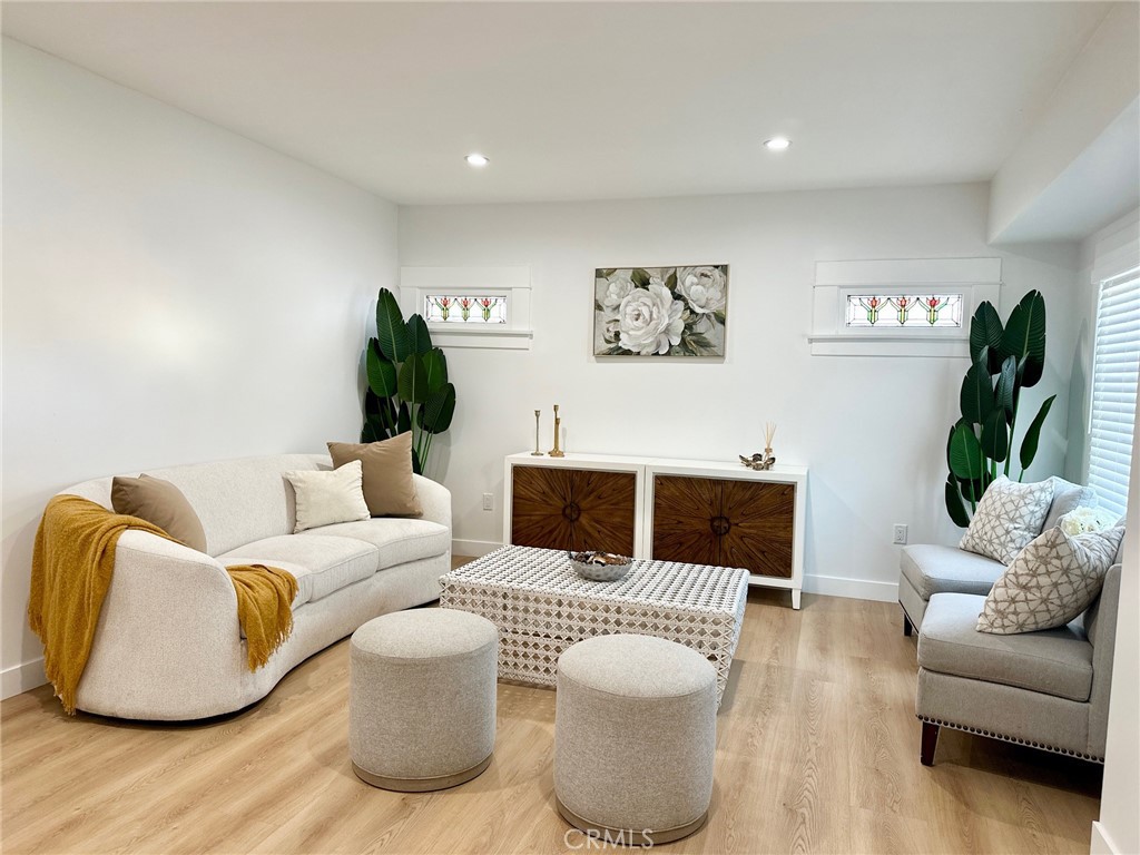 4207 S Van Ness Avenue Property Photo 14