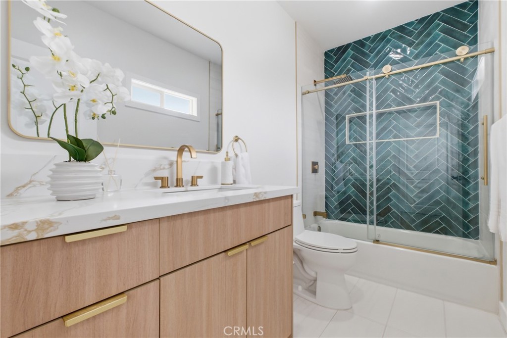 4207 S Van Ness Avenue Property Photo 16