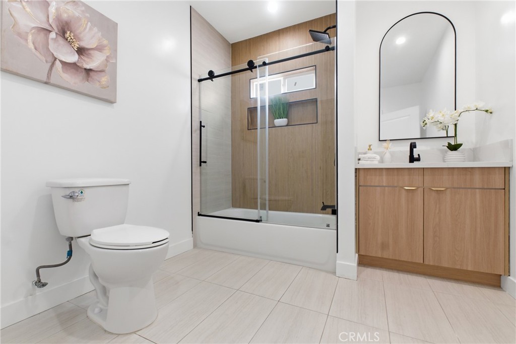 4207 S Van Ness Avenue Property Photo 18