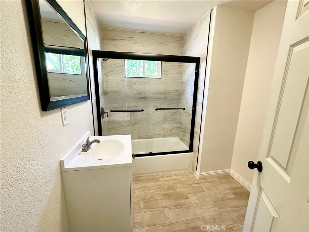4207 S Van Ness Avenue Property Photo 22