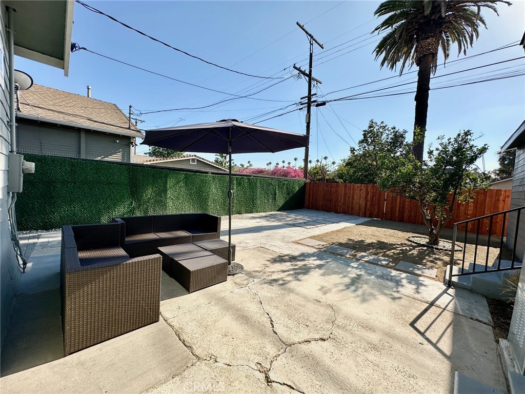 4207 S Van Ness Avenue Property Photo 23