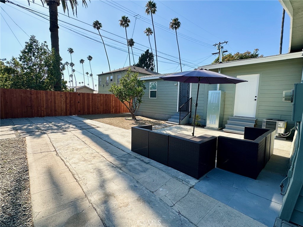 4207 S Van Ness Avenue Property Photo 24