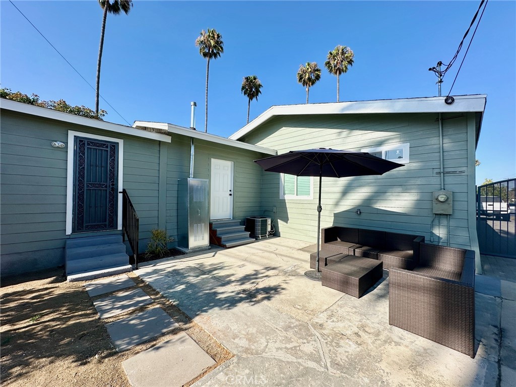 4207 S Van Ness Avenue Property Photo 25