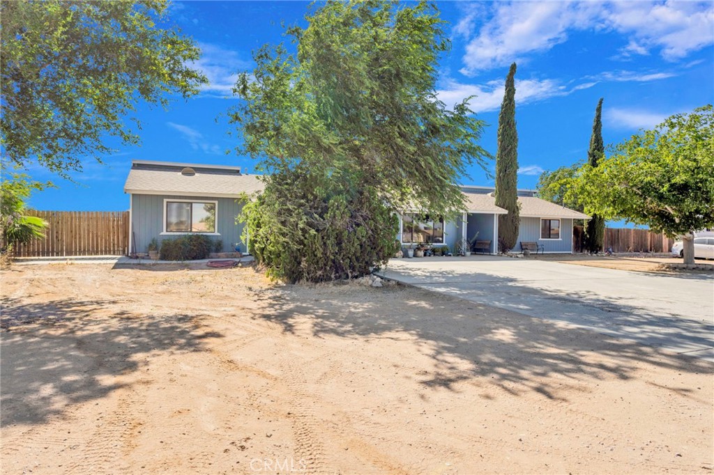 11470 Hawthorne Property Photo 3
