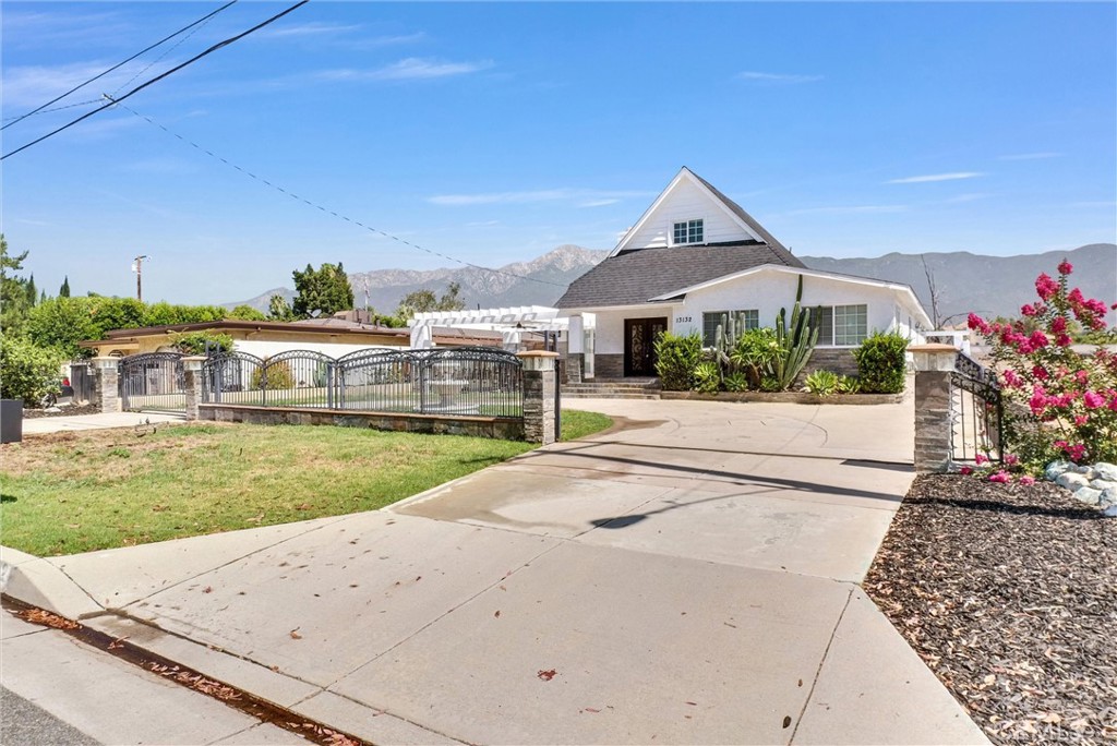 13132 Victoria Property Photo 3