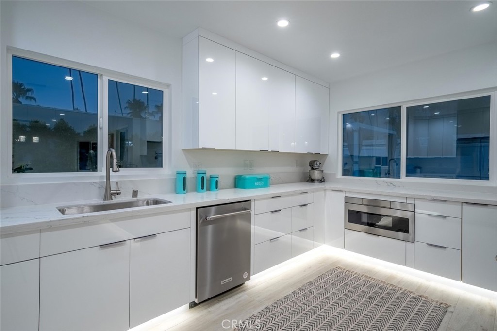 1657 S Sunrise Property Photo 4