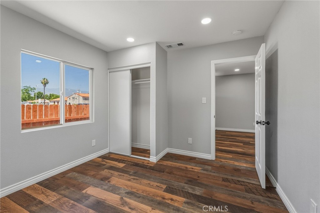 796 N Mount Vernon Avenue Property Photo 17