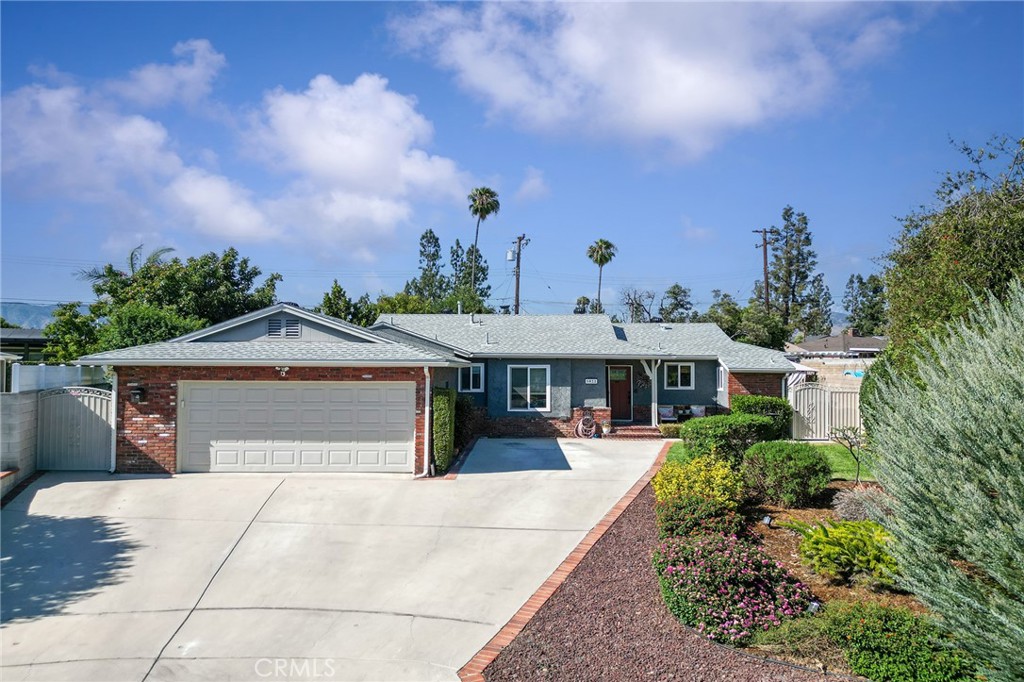5022 N Kidder Property Photo 1