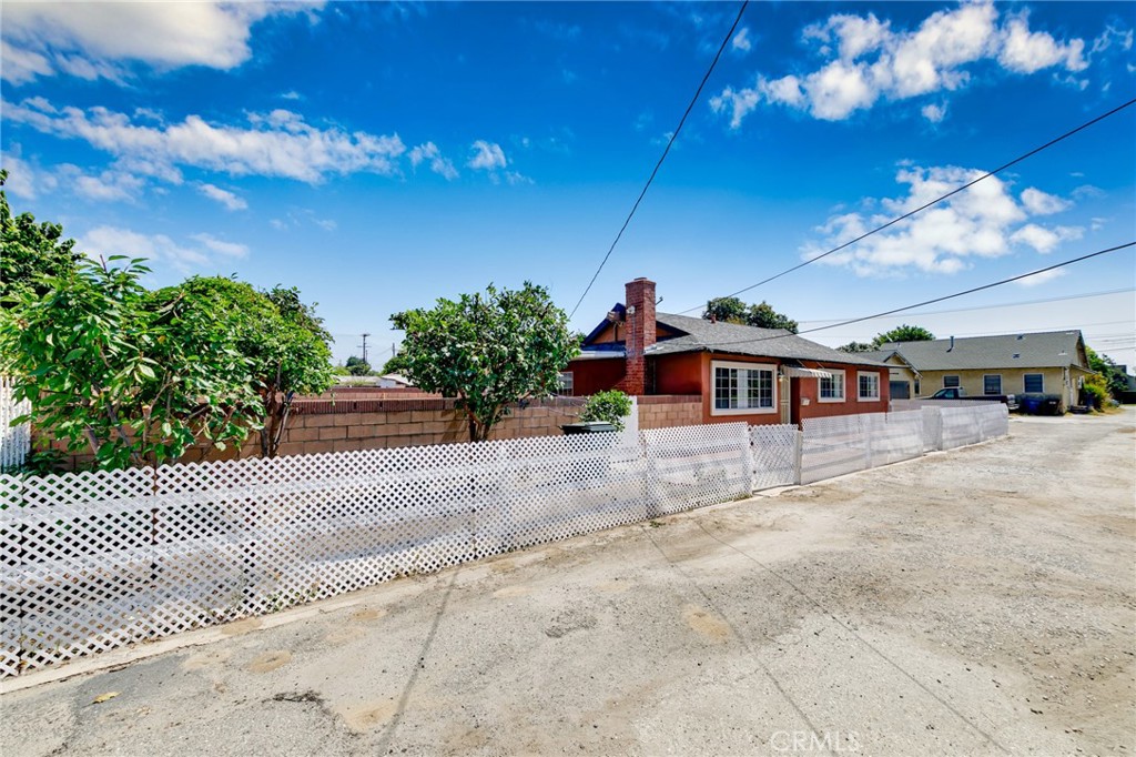 4605 Cedar Ave Property Photo 3