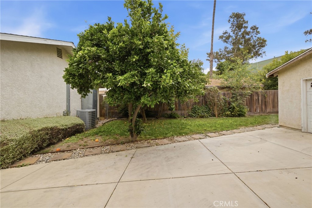 156 E 49th Property Photo 17