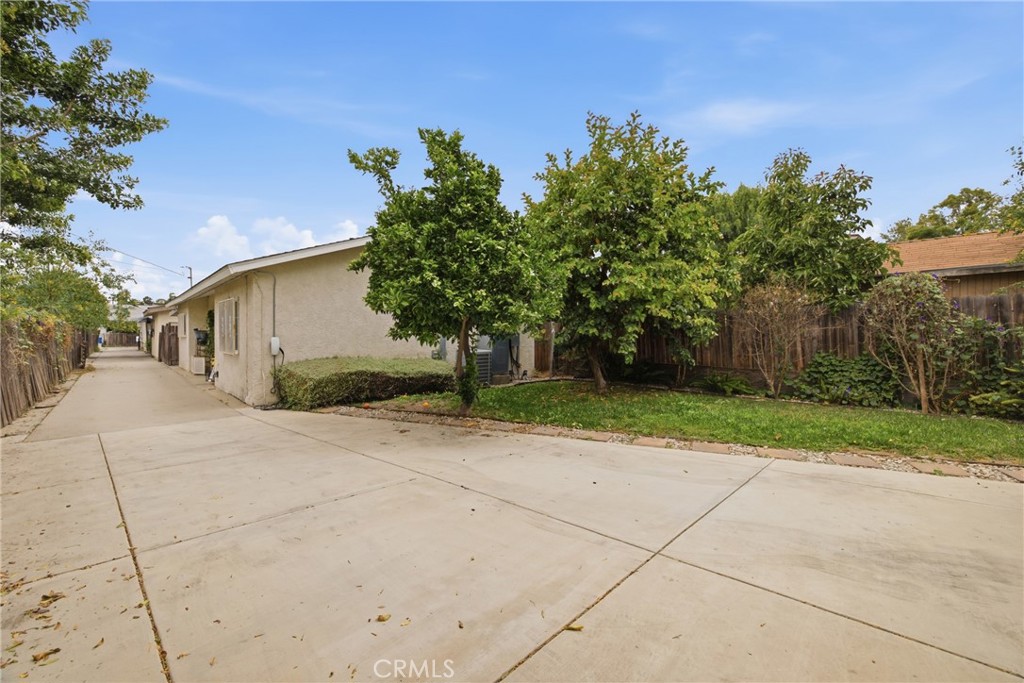 156 E 49th Property Photo 18