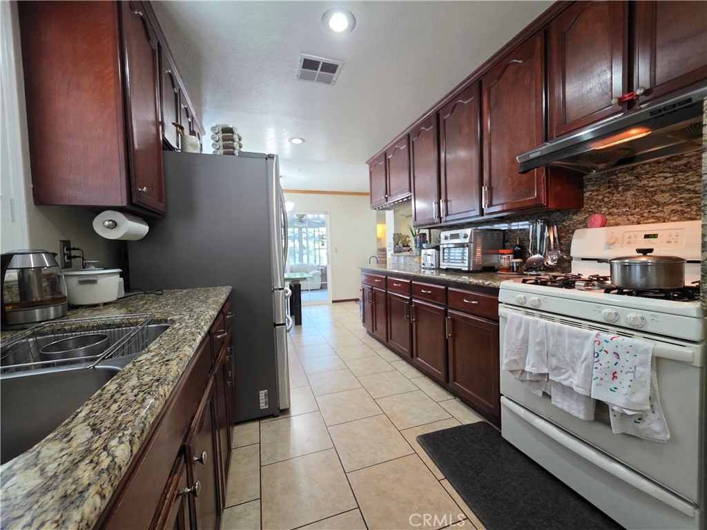 321 Johnston Street Property Photo 10