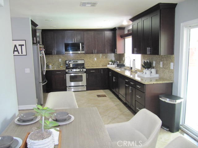 687 Pointe Vista Property Photo 3