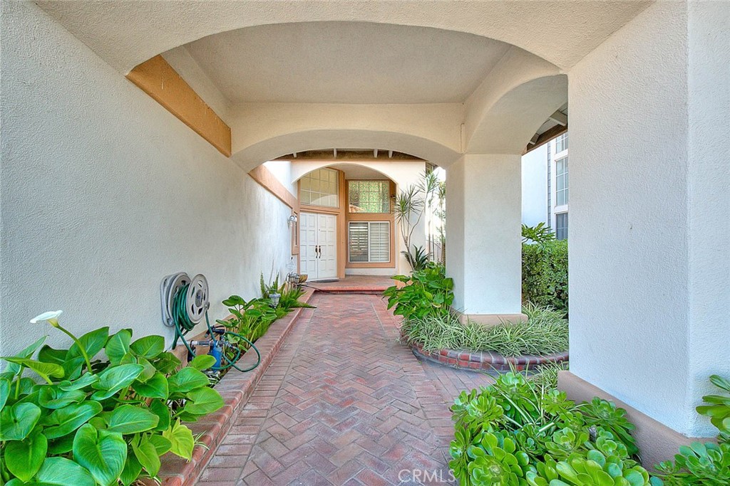 2481 Hawkwood Drive Property Photo 4