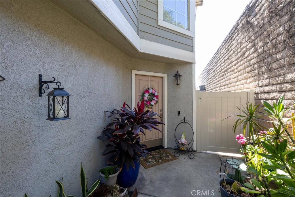 997 Lotus Circle Property Photo 5