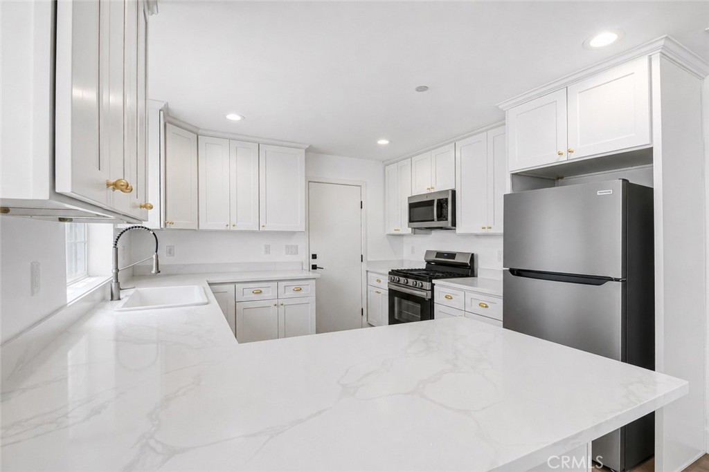 16385 Valencia Avenue 2 Property Photo 2