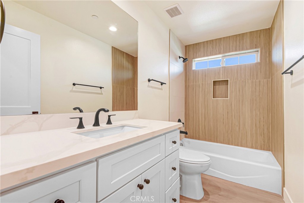16385 Valencia Avenue 2 Property Photo 5