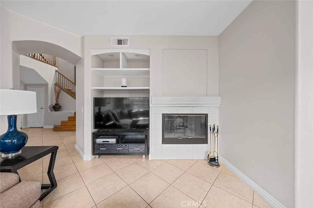 4220 Foxrun Property Photo 7