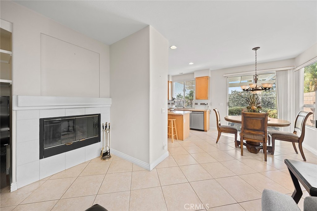 4220 Foxrun Property Photo 8