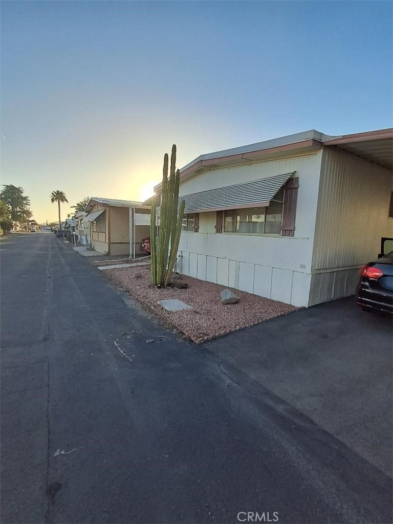 725 Thornton W 97 Property Photo 2