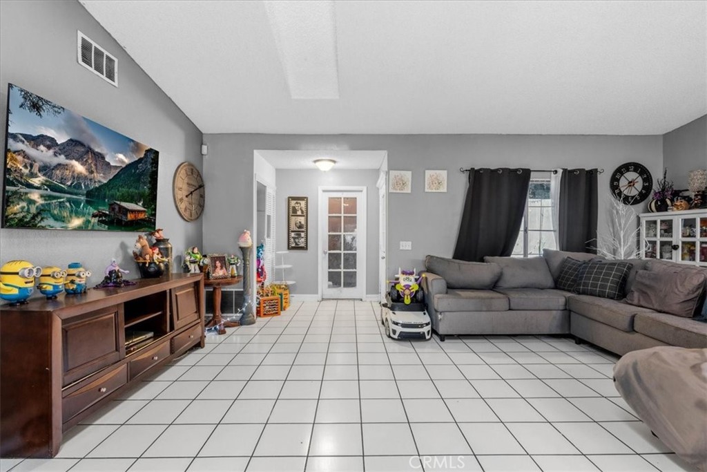 12821 Alona Street Property Photo 6