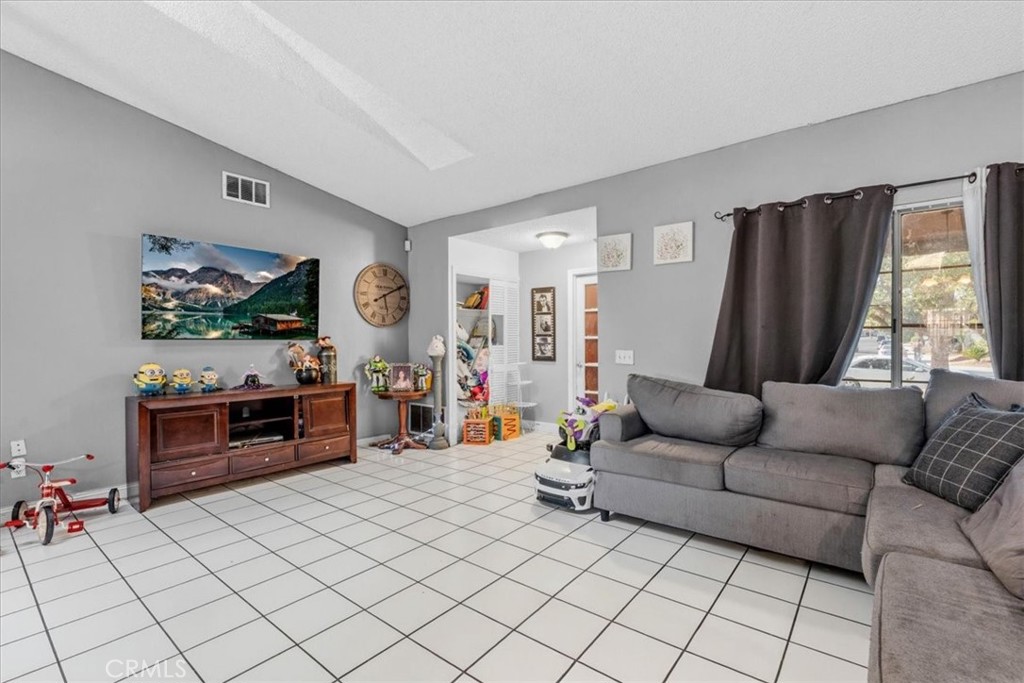 12821 Alona Street Property Photo 7
