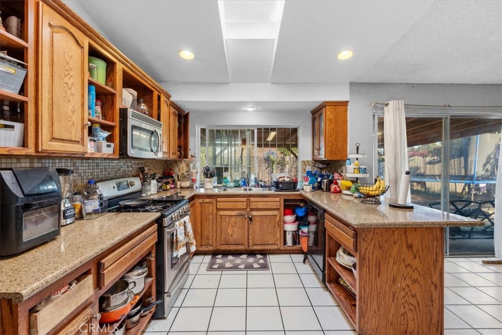 12821 Alona Street Property Photo 10