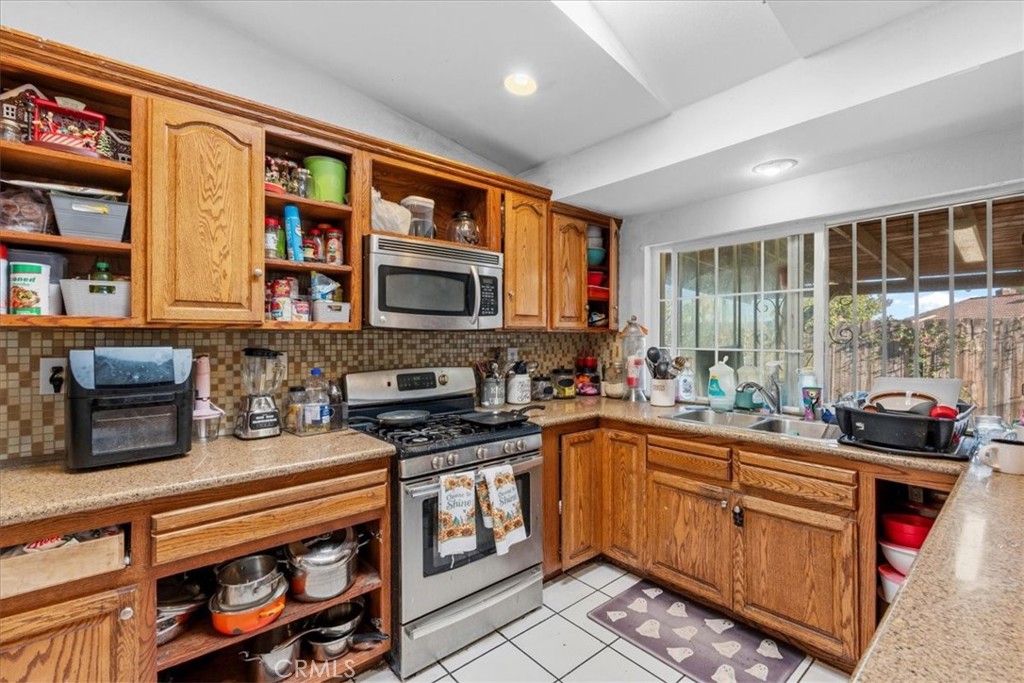 12821 Alona Street Property Photo 11