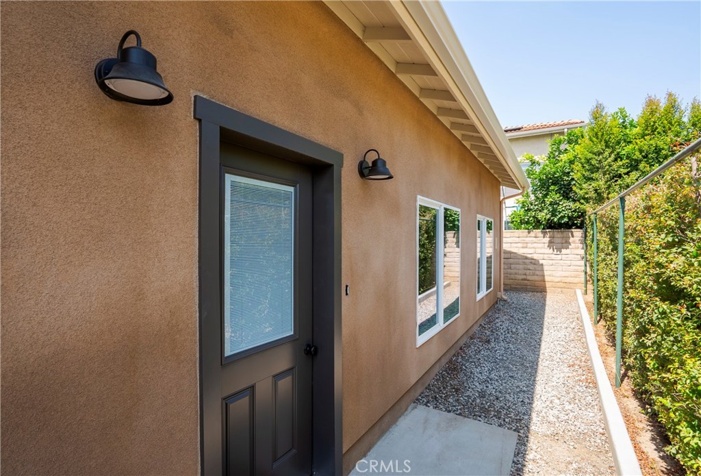 1732 E Ruddock Property Photo 1