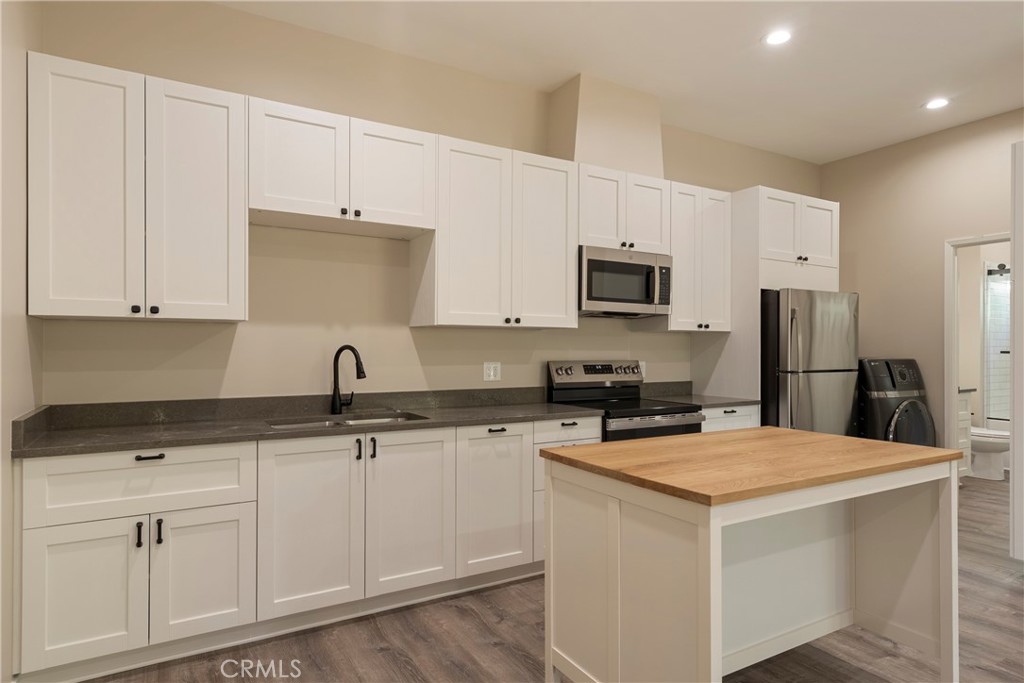 1732 E Ruddock Property Photo 4