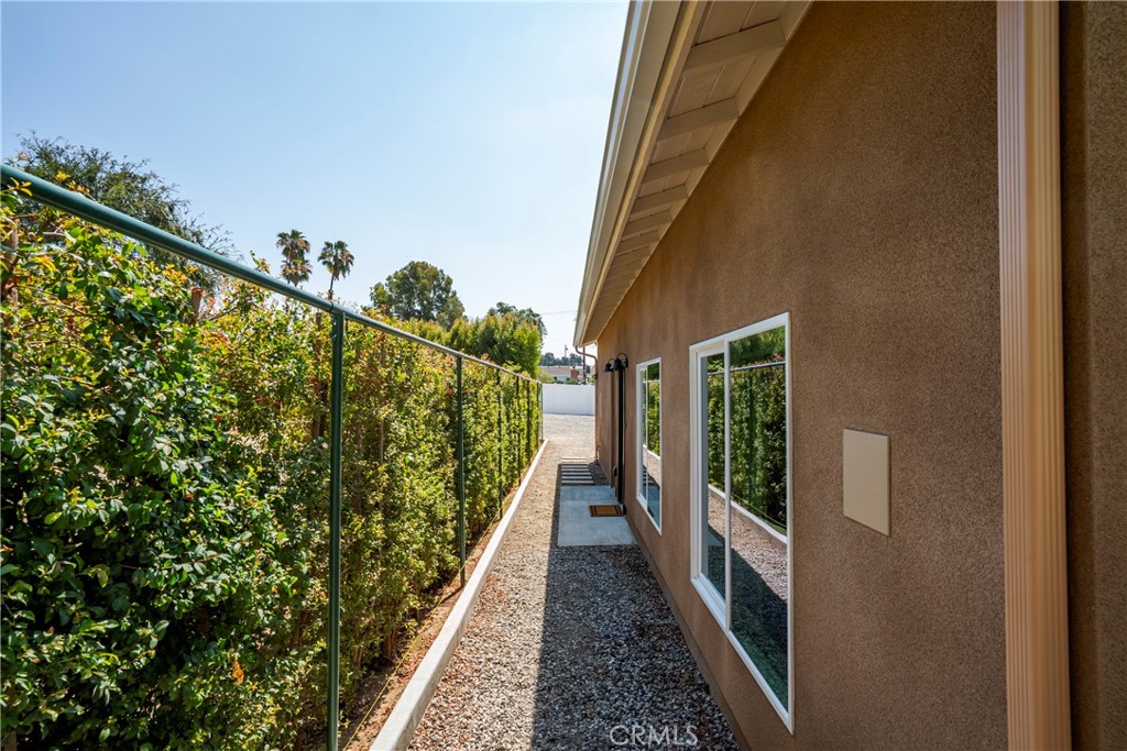 1732 E Ruddock Property Photo 18
