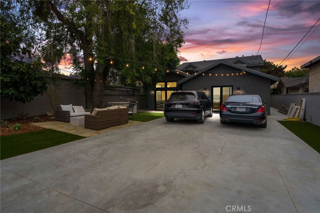 2428 Glyndon Avenue Property Photo 32