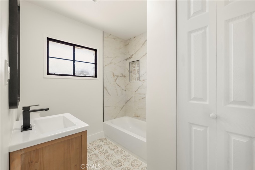 4072 Hillcrest Drive C Property Photo 26