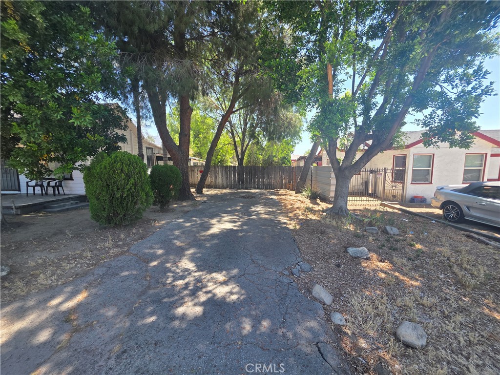 2881 N Golden Property Photo 3