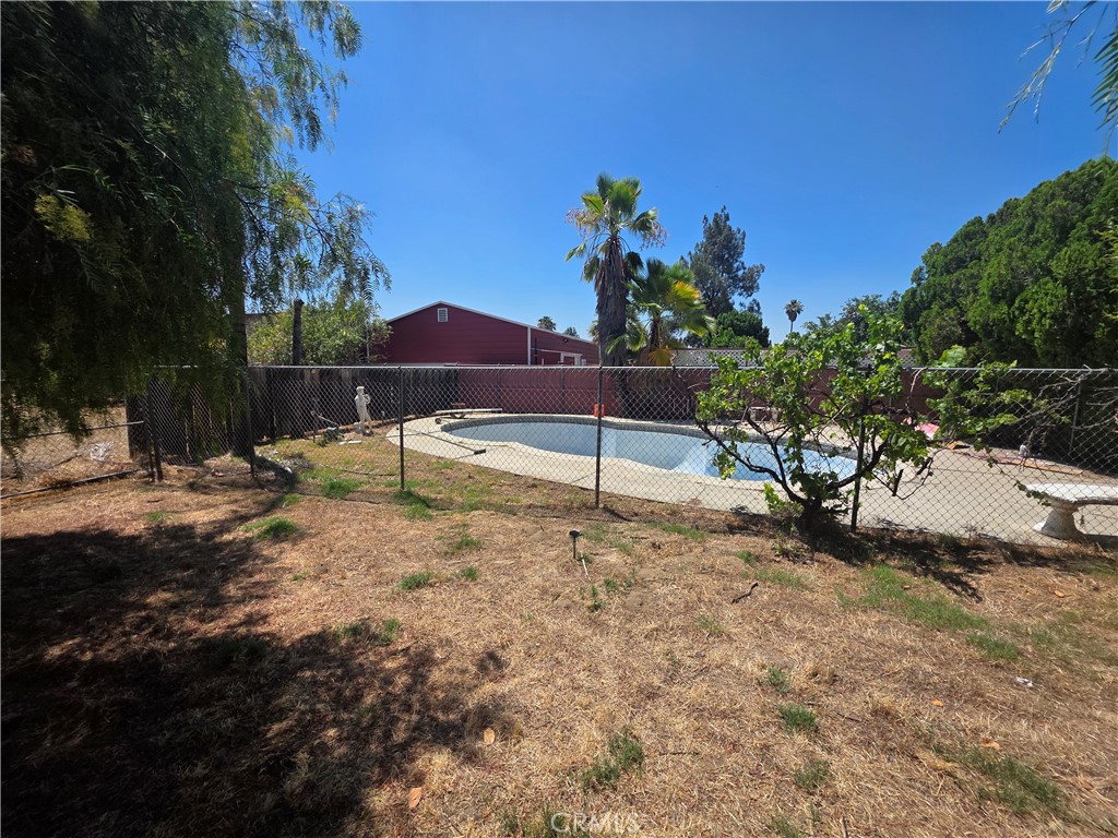 2881 N Golden Property Photo 4