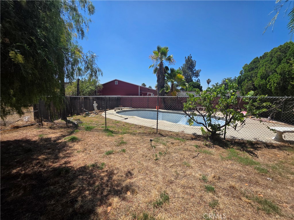 2881 N Golden Property Photo 4
