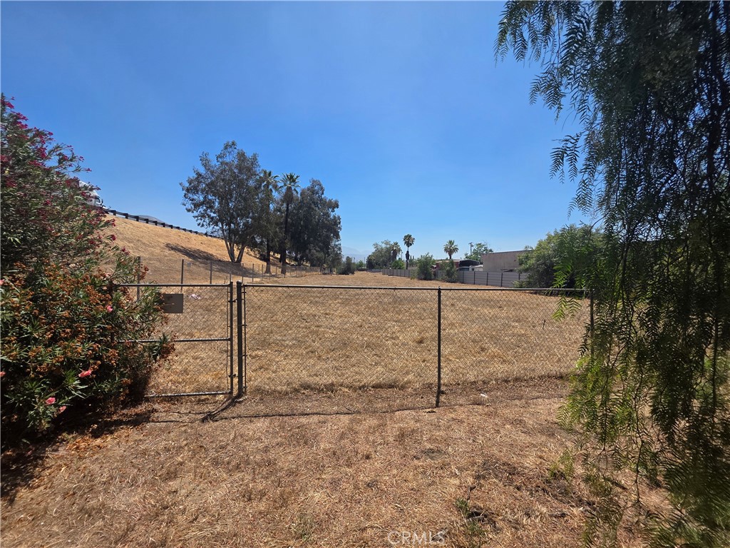 2881 N Golden Property Photo 16